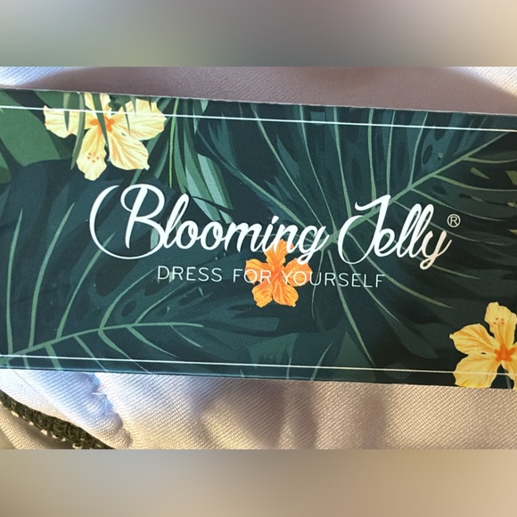 Blooming Jelly tummy control swimsuit slimming cute one piece ruffle V neck - Picture 8 of 13